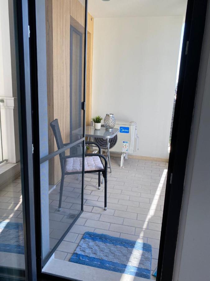 Brand New Apartment With Outdoor Swimming Pool Warna Exterior foto